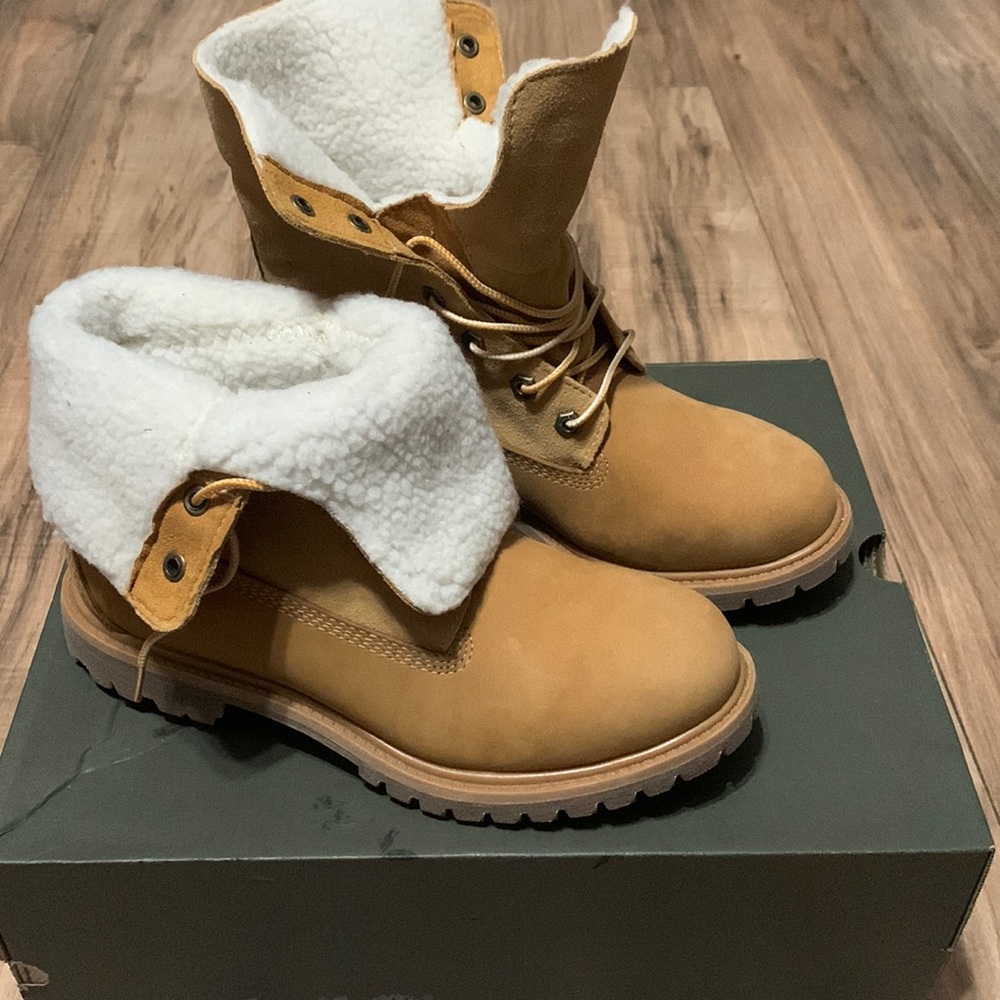 Brand new Women’s timberlands size 8